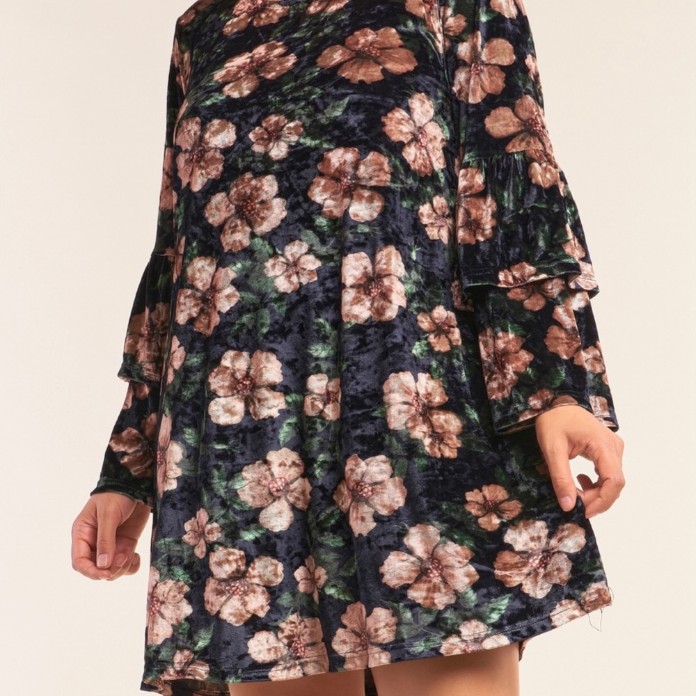 Love Riche Black Floral Velvet Long Sleeve Dress - Picture 4 of 6